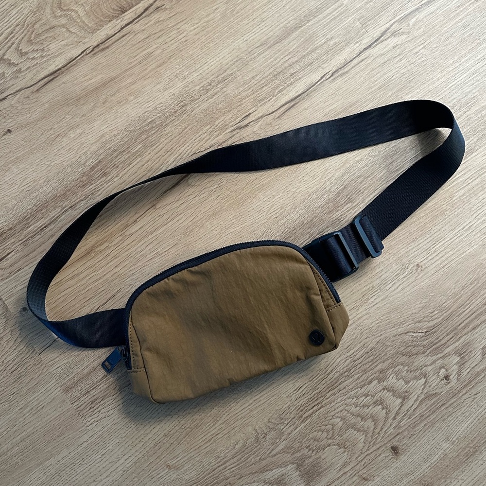 Lululemon Everywhere Belt Bag 1L